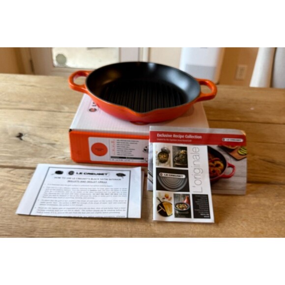 Le Creuset Enameled Cast Iron Signature Deep Round Grill 9.75